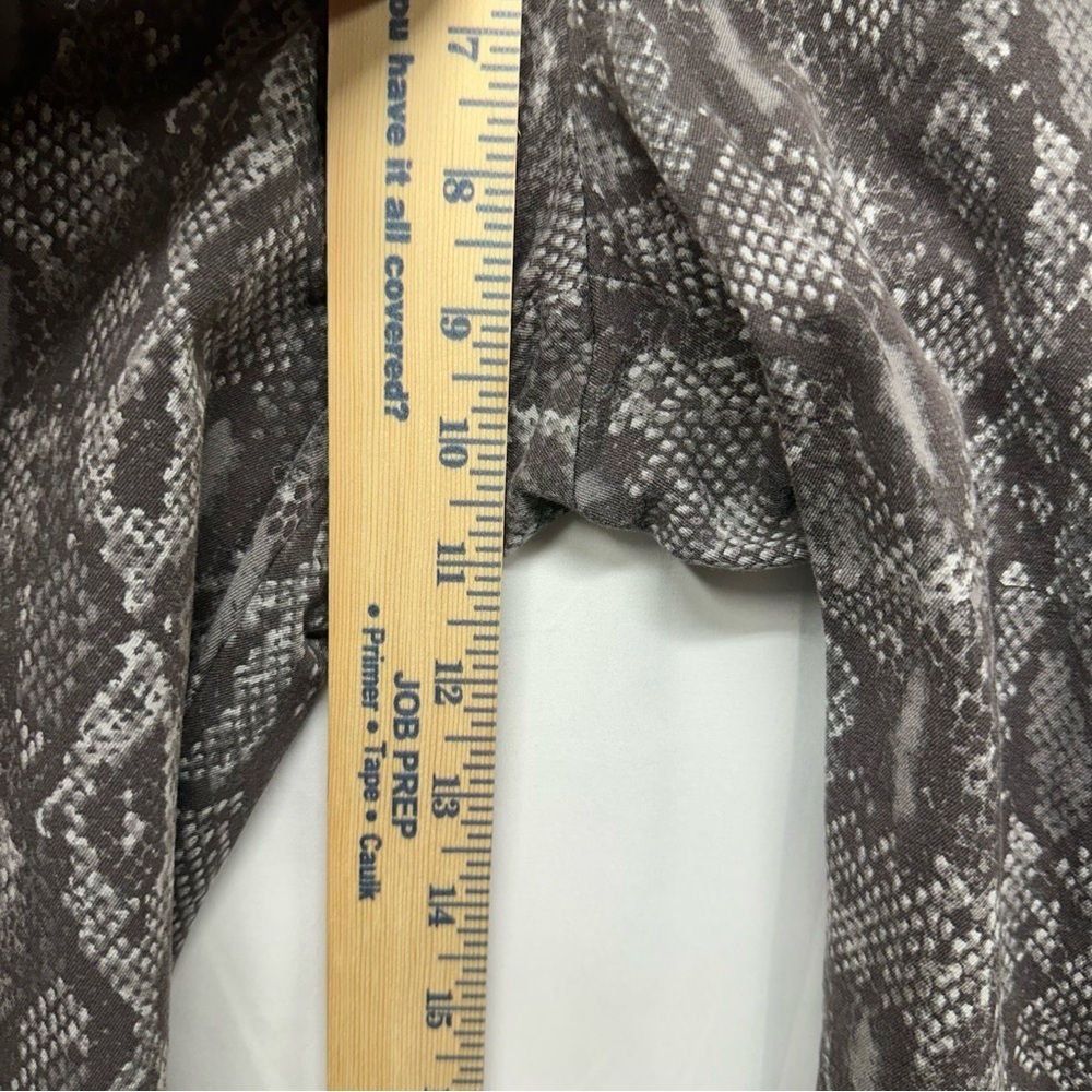 Isaac Mizrahi Live! Snakeskin Print Stretch Pants Women’s Size 10 - Picture 4 of 6